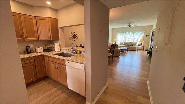 6175 S Mirror Lake Drive 207, Sebastian, FL 32958