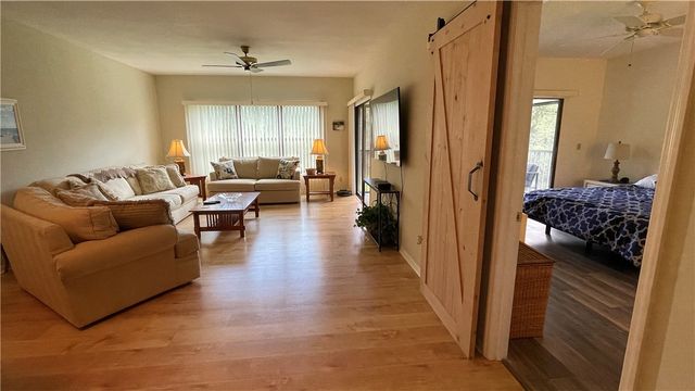 6175 S Mirror Lake Drive 207, Sebastian, FL 32958