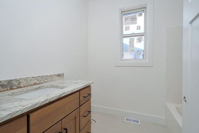 4933 S Sycamore Avenue, Springfield, MO 65810