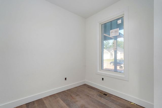 4933 S Sycamore Avenue, Springfield, MO 65810