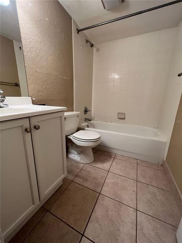 1700 SW 16TH COURT L6, Gainesville, FL 32608