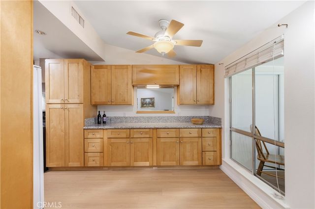 19204 Avenue Of The Oaks B, Newhall, CA 91321
