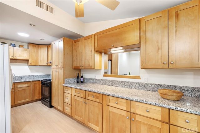 19204 Avenue Of The Oaks B, Newhall, CA 91321