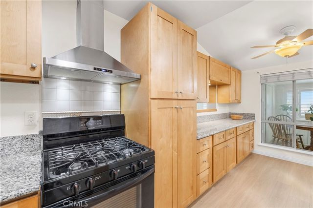 19204 Avenue Of The Oaks B, Newhall, CA 91321