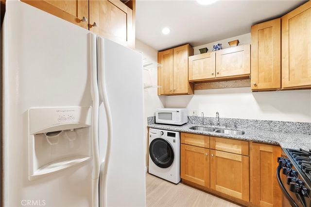 19204 Avenue Of The Oaks B, Newhall, CA 91321