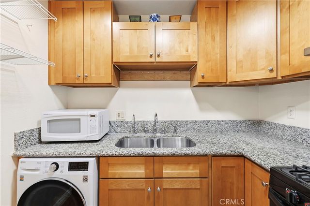 19204 Avenue Of The Oaks B, Newhall, CA 91321