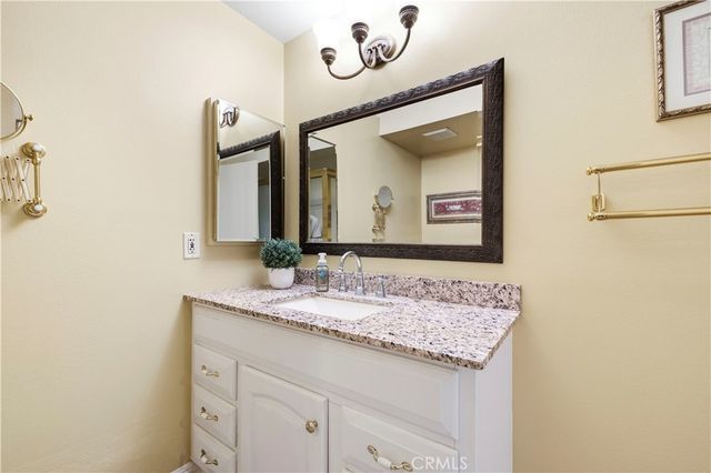 19204 Avenue Of The Oaks B, Newhall, CA 91321