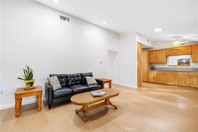 19204 Avenue Of The Oaks B, Newhall, CA 91321