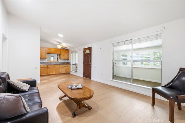 19204 Avenue Of The Oaks B, Newhall, CA 91321