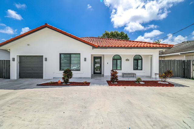 2000 SW 28th Avenue, Fort Lauderdale, FL 33312
