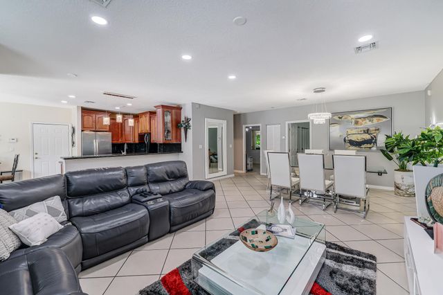 2000 SW 28th Avenue, Fort Lauderdale, FL 33312