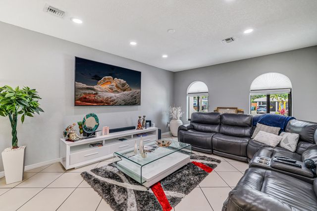 2000 SW 28th Avenue, Fort Lauderdale, FL 33312