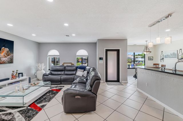 2000 SW 28th Avenue, Fort Lauderdale, FL 33312