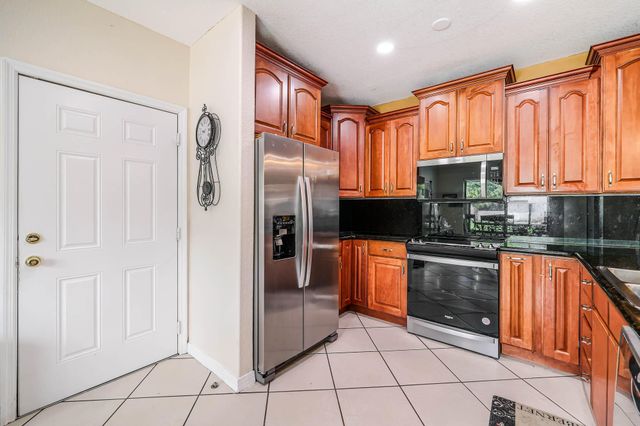 2000 SW 28th Avenue, Fort Lauderdale, FL 33312
