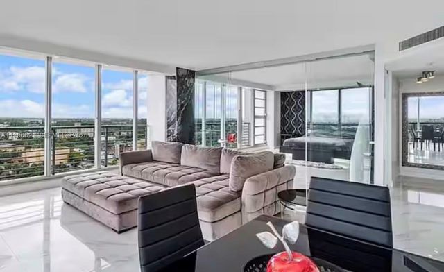 1720 Harrison St 15A, Hollywood, FL 33020