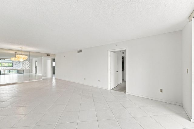 15355 LAKES OF DELRAY Boulevard 314, Delray Beach, FL 33484