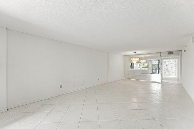 15355 LAKES OF DELRAY Boulevard 314, Delray Beach, FL 33484