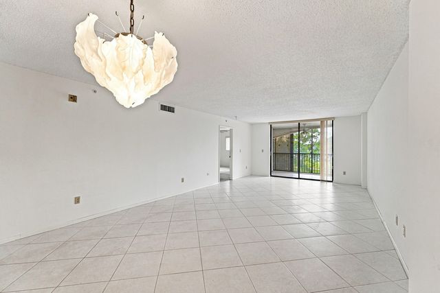 15355 LAKES OF DELRAY Boulevard 314, Delray Beach, FL 33484