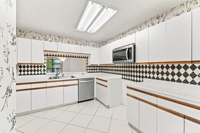 15355 LAKES OF DELRAY Boulevard 314, Delray Beach, FL 33484