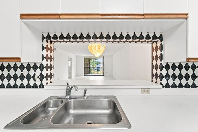 15355 LAKES OF DELRAY Boulevard 314, Delray Beach, FL 33484