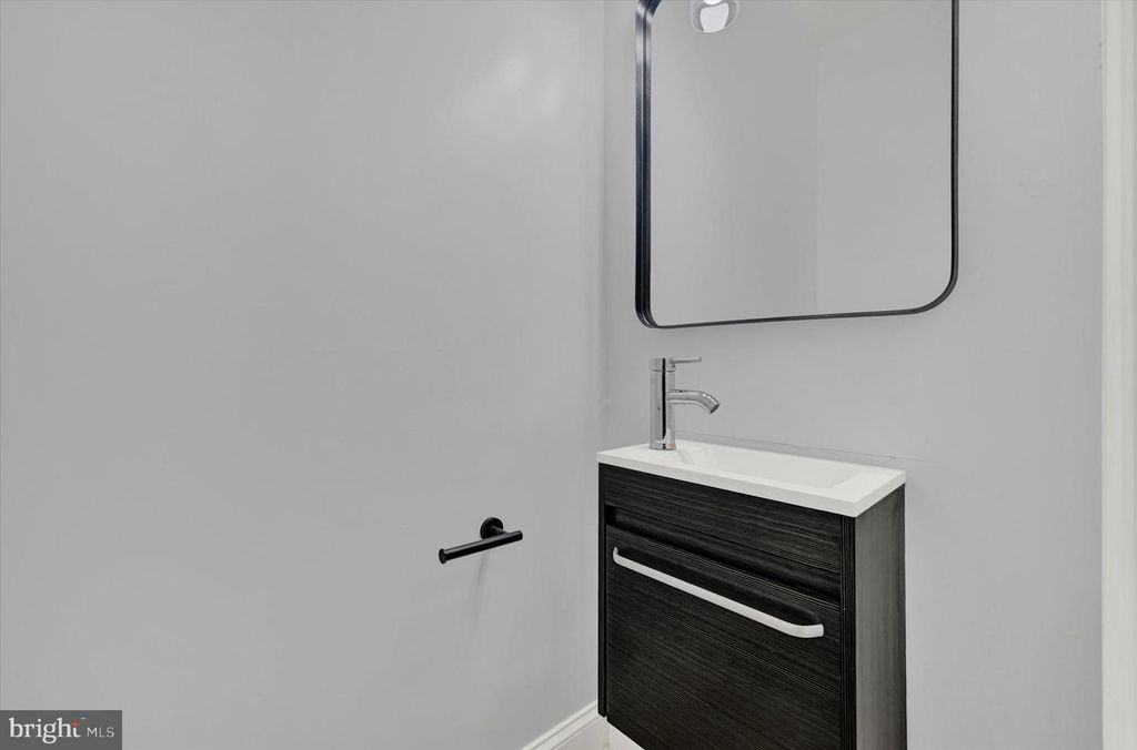 Image 10 of property listing at 3105 FRISBY ST, Baltimore, MD 21218