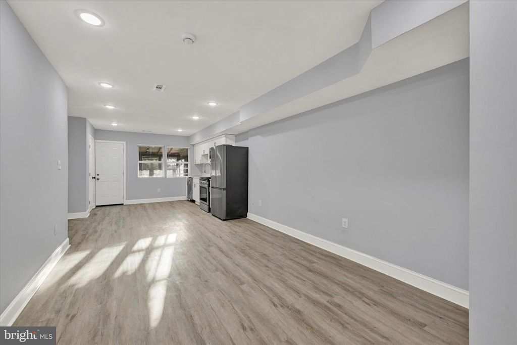 Image 3 of property listing at 3105 FRISBY ST, Baltimore, MD 21218