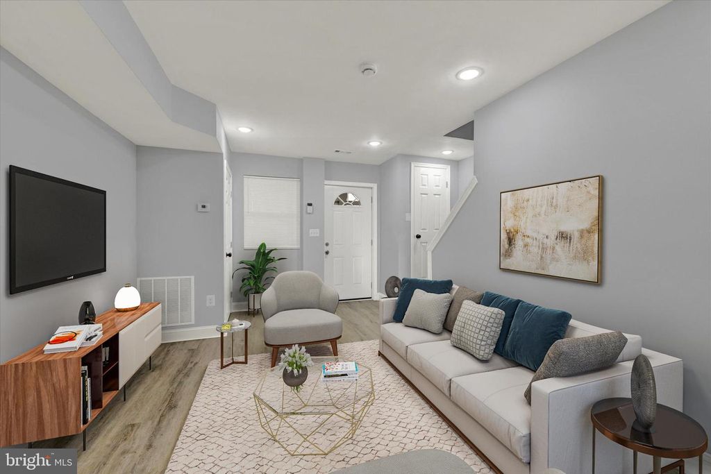 Image 4 of property listing at 3105 FRISBY ST, Baltimore, MD 21218