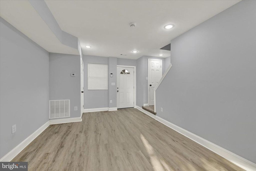 Image 5 of property listing at 3105 FRISBY ST, Baltimore, MD 21218