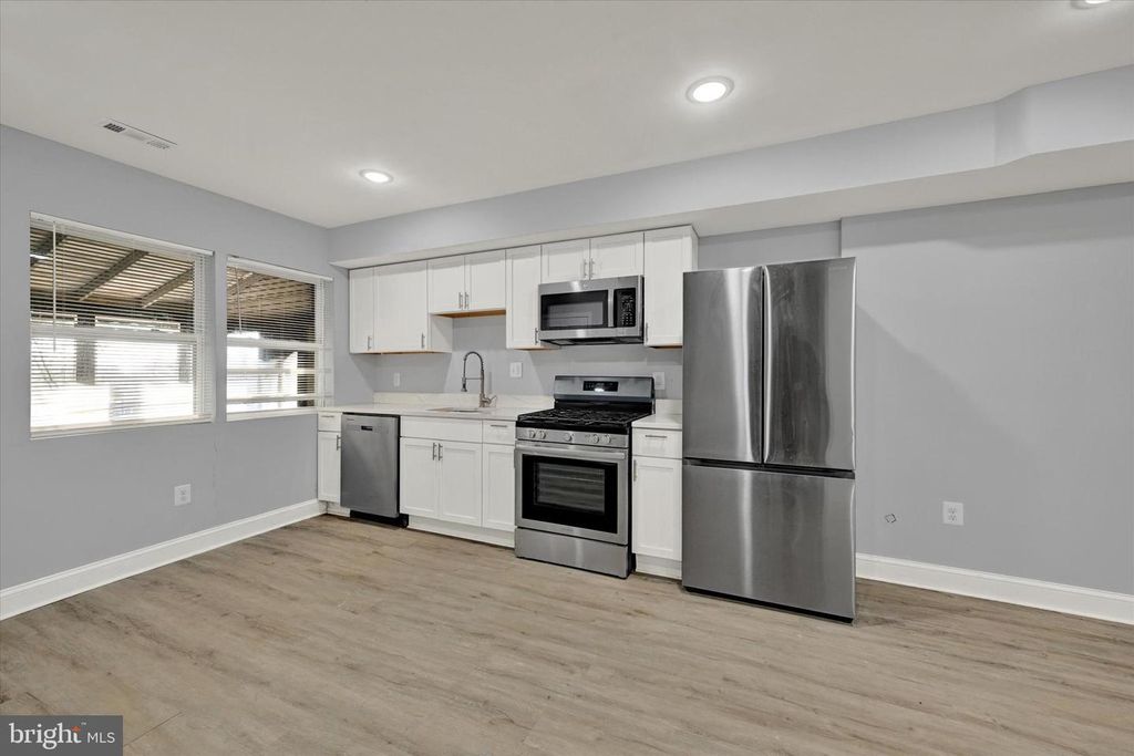 Image 8 of property listing at 3105 FRISBY ST, Baltimore, MD 21218