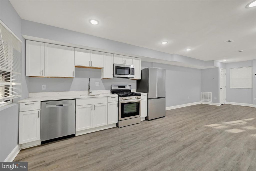 Image 9 of property listing at 3105 FRISBY ST, Baltimore, MD 21218