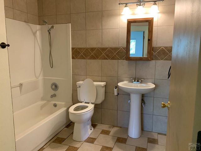 2215 Montezuma Dr, Pueblo, CO 81003