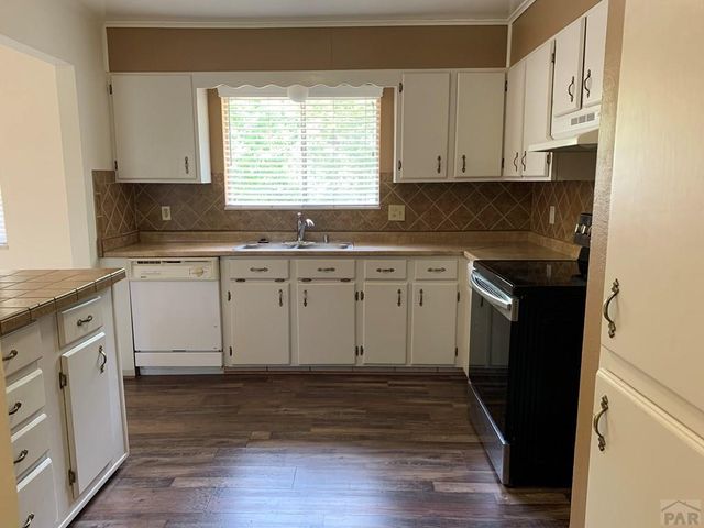 2215 Montezuma Dr, Pueblo, CO 81003