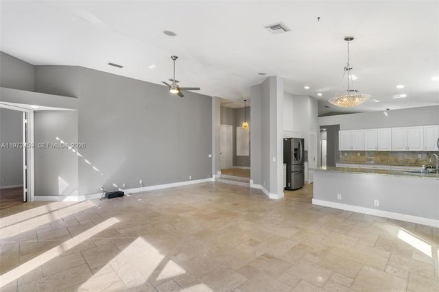 1140 W Bel Aire Dr W 1140, Pembroke Pines, FL 33027