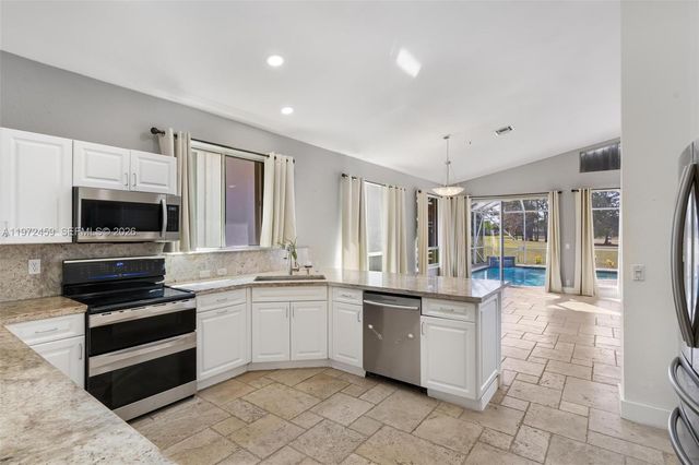 1140 W Bel Aire Dr W 1140, Pembroke Pines, FL 33027