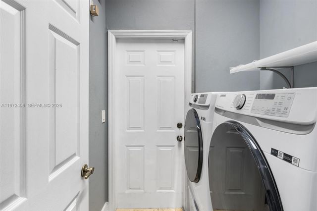 1140 W Bel Aire Dr W 1140, Pembroke Pines, FL 33027