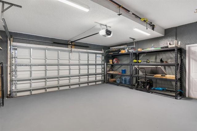 1140 W Bel Aire Dr W 1140, Pembroke Pines, FL 33027