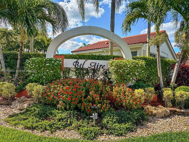 1140 W Bel Aire Dr W 1140, Pembroke Pines, FL 33027