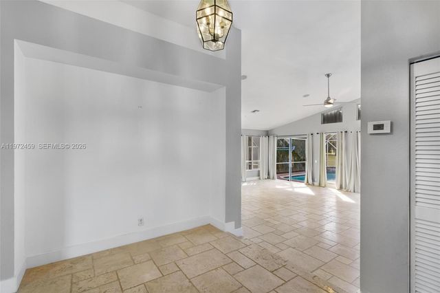 1140 W Bel Aire Dr W 1140, Pembroke Pines, FL 33027