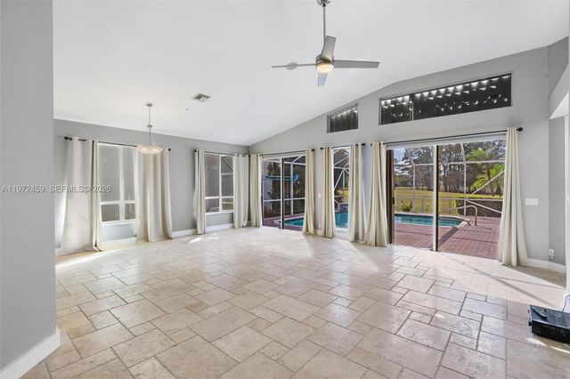 1140 W Bel Aire Dr W 1140, Pembroke Pines, FL 33027