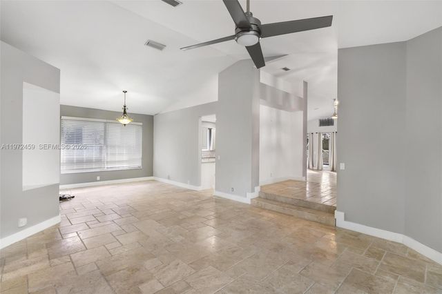 1140 W Bel Aire Dr W 1140, Pembroke Pines, FL 33027