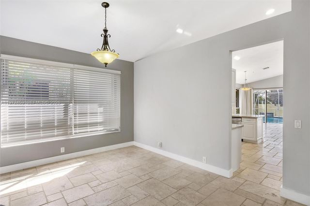 1140 W Bel Aire Dr W 1140, Pembroke Pines, FL 33027