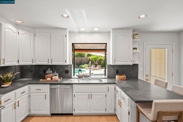 186 Arlene Dr, Walnut Creek, CA 94595