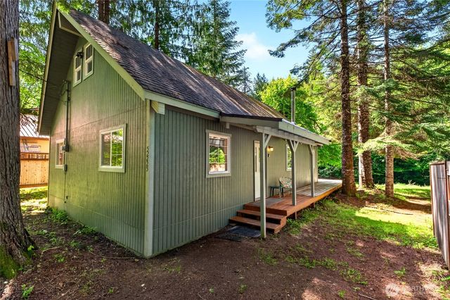52225 SE 496th Place, Greenwater, WA 98022