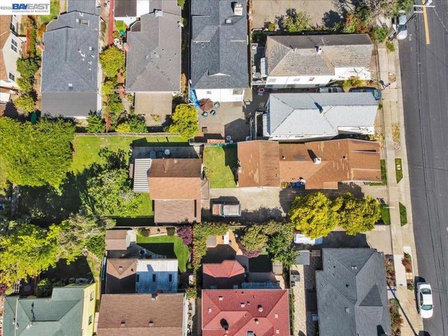 3208 Washington St, Alameda, CA 94501