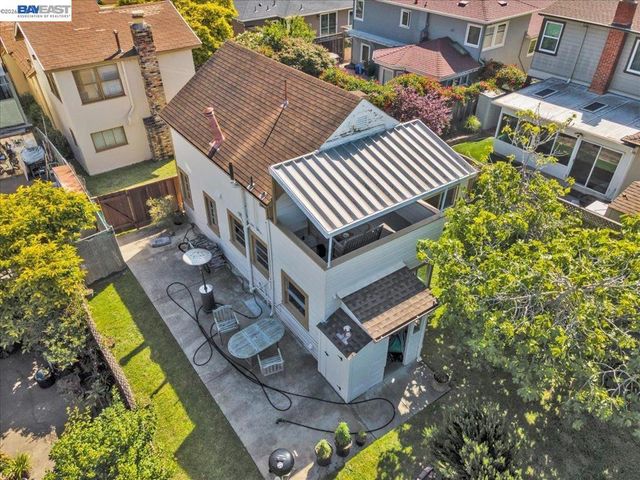 3208 Washington St, Alameda, CA 94501