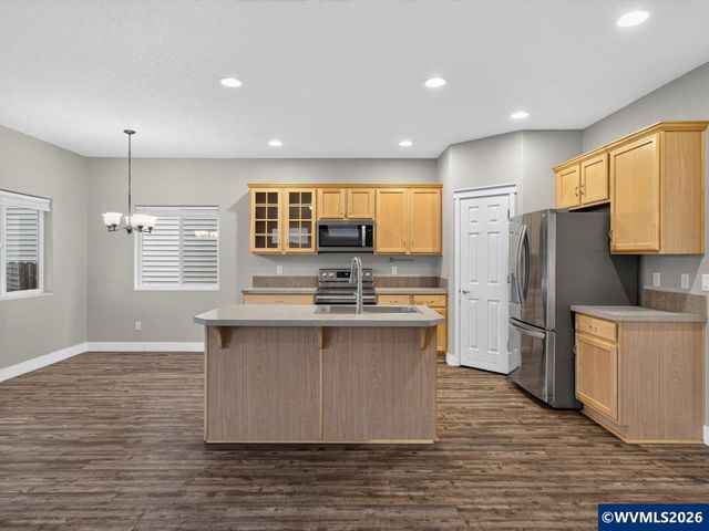 860 Wild Rose Ct, Independence, OR 97351