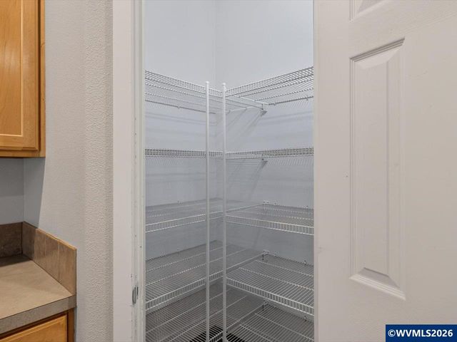 860 Wild Rose Ct, Independence, OR 97351