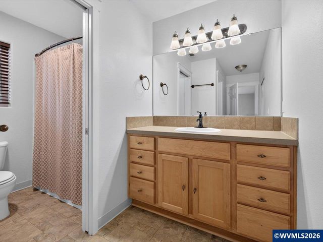 860 Wild Rose Ct, Independence, OR 97351
