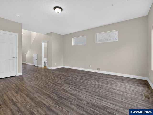 860 Wild Rose Ct, Independence, OR 97351