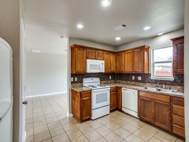 1208 Boxwood Drive, Crowley, TX 76036